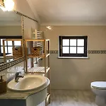 The Far End Surf House - Surf & Yoga Holidays * Lourinhã
