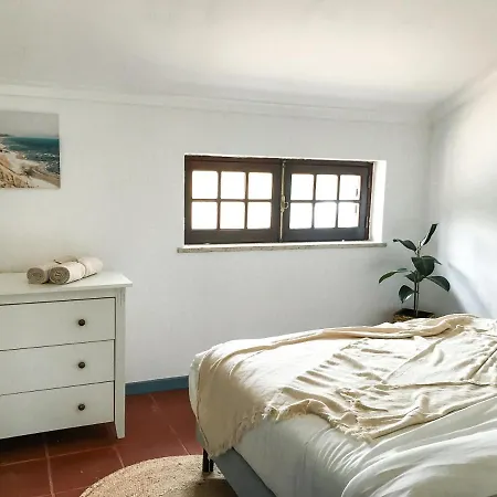 The Far End Surf House - Surf & Yoga Holidays Bed & Breakfast Lourinhã