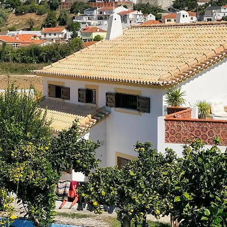 فندق مبيت وإفطار The Far End Surf House - Surf & Yoga Holidays *