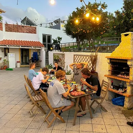 The Far End Surf House - Surf & Yoga Holidays فندق مبيت وإفطار لورينها