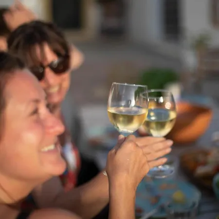 The Far End Surf House - Surf & Yoga Holidays * Лориньян