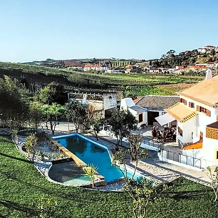 The Far End Surf House - Surf & Yoga Holidays Bed and breakfast Lourinhã