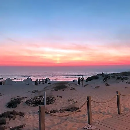 The Far End Surf House - Surf & Yoga Holidays Bed and breakfast
