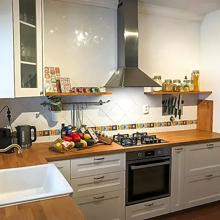 The Far End Surf House - Surf & Yoga Holidays Bed and breakfast *
