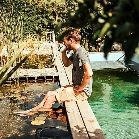 The Far End Surf House - Surf & Yoga Holidays Bed and breakfast